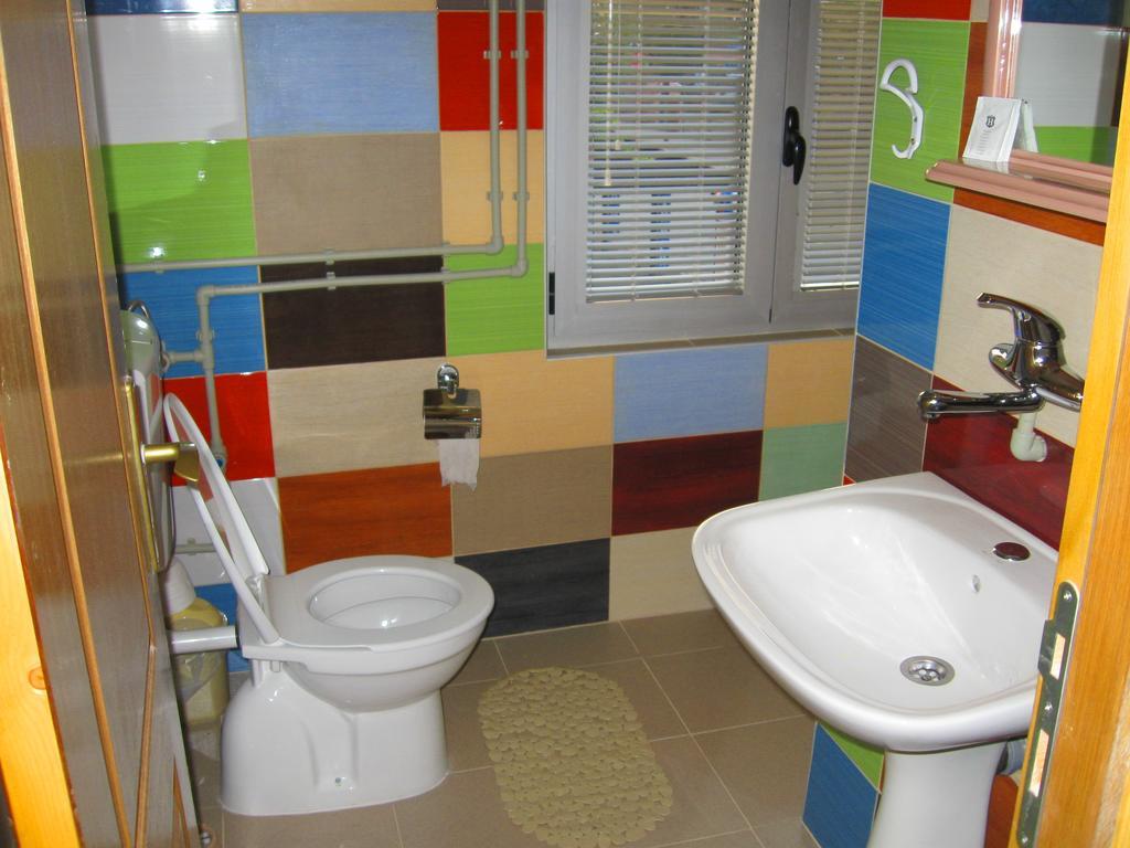 Amfora Rooms Caribrod Dimitrovgrad Habitación foto