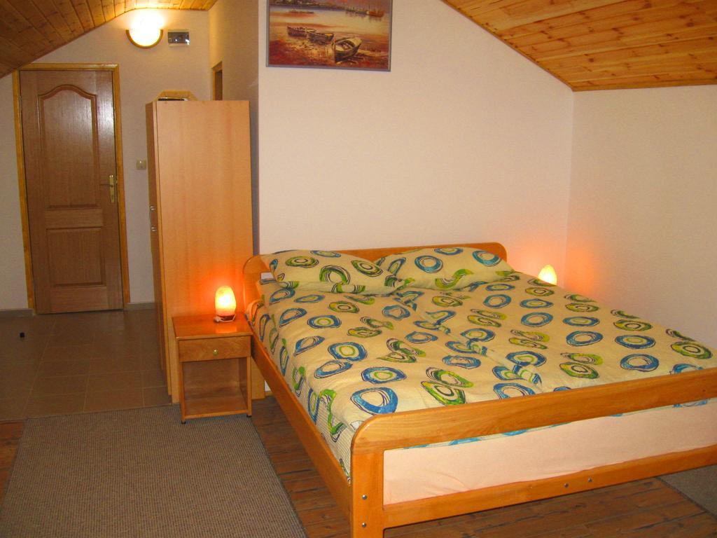 Amfora Rooms Caribrod Dimitrovgrad Habitación foto